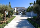 Chalet independiente con terreno en venta en la España, Benahavís, ref: TR162246 foto