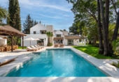 Chalet independiente con terreno en venta en la España, Marbella, ref: TR281233 foto