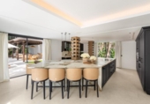 Chalet independiente con terreno en venta en la España, Marbella, ref: TR281233 foto