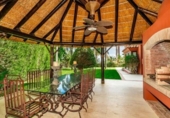 Chalet independiente con terreno en venta en la España, Marbella, ref: TR198560 foto