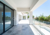 Chalet independiente con terreno en venta en la España, Marbella, ref: TR237714 foto