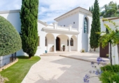 Chalet independiente con terreno en venta en la España, Benahavís, ref: TR239922 foto