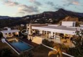 Chalet independiente con terreno en venta en la España, Benahavís, ref: TR179422 foto
