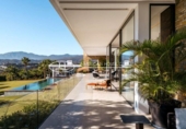 Chalet independiente con terreno en venta en la España, Benahavís, ref: TR179422 foto
