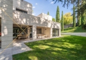 Chalet independiente con terreno en venta en la España, Barcelona, ref: TR236586 foto