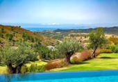 Chalet independiente con terreno en venta en la España, Benahavís, ref: TR158152 foto