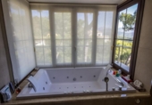 Chalet independiente con terreno en venta en la España, Benahavís, ref: TR239898 foto
