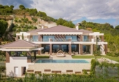 Chalet independiente con terreno en venta en la España, Benahavís, ref: TR289792 foto