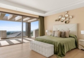 Chalet independiente con terreno en venta en la España, Benahavís, ref: TR289792 foto