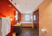 Chalet independiente con terreno en venta en la España, Marbella, ref: TR265226 foto