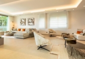Chalet independiente con terreno en venta en la España, Benahavís, ref: TR236133 foto