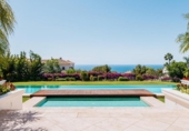 Chalet independiente con terreno en venta en la España, Marbella, ref: TR158151 foto