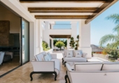 Chalet independiente con terreno en venta en la España, Marbella, ref: TR158151 foto