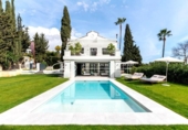 Chalet independiente con terreno en venta en la España, Marbella, ref: TR239517 foto