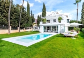 Chalet independiente con terreno en venta en la España, Marbella, ref: TR239517 foto
