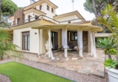 Chalet independiente con terreno en venta en Bollullos de la Mitación ref: TR406226 foto