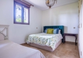 Chalet independiente con terreno en venta en Bollullos de la Mitación ref: TR406226 foto