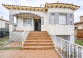 Chalet independiente con terreno en venta en Huecas ref: TR413012 foto