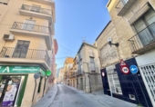 Дом с участком на продажу в городе Orihuela Фото