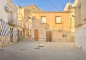Дом с участком на продажу в городе Orihuela Фото