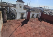 Дом с участком на продажу в городе Villaverde del Río Фото