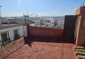 Дом с участком на продажу в городе Villaverde del Río Фото