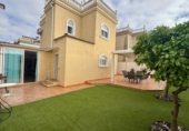 Chalet independiente con terreno en venta en la España, Torrevieja, ref: TR410412 foto