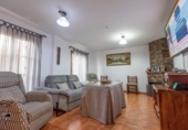 Отдельно стоящий дом с участком на продажу в городе Medina Sidonia Фото