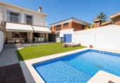Дом с участком на продажу в городе Cambrils Фото