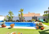 Chalet independiente con terreno en venta en la España, Torrevieja, ref: TR413399 foto