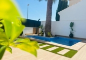 Chalet independiente con terreno en venta en la España, San Pedro del Pinatar, ref: TR413404 foto