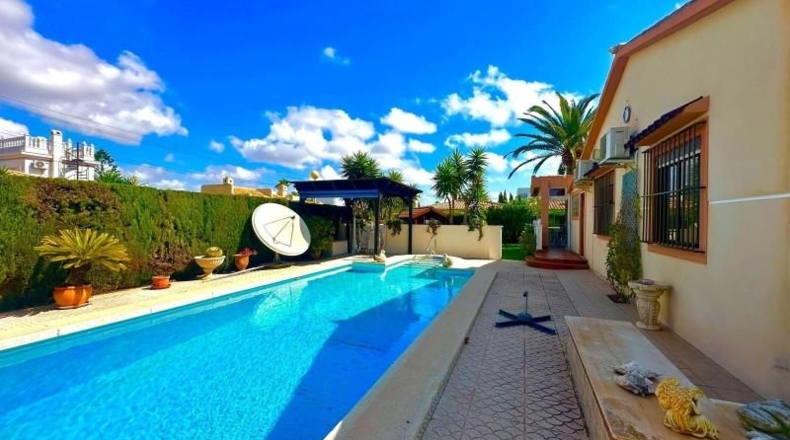 Alicante - Cabo Roig - 764m2