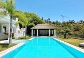 Chalet independiente con terreno en venta en la España, Benahavís, ref: TR164132 foto