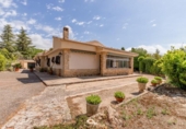 Chalet independiente con terreno en venta en la España, Alcoy, ref: TR413632 foto
