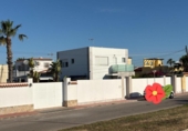 Отдельно стоящий дом с участком на продажу в городе Торревьеха Фото