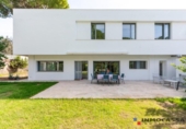 Chalet independiente con terreno en venta en la España, Bollullos de la Mitación, ref: TR353970 foto