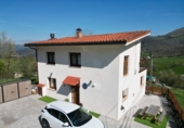 Chalet independiente con terreno en venta en Sicuetos ref: TR413660 foto