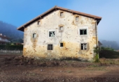 Chalet independiente con terreno en venta en Bárcena de Cicero ref: TR104058 foto