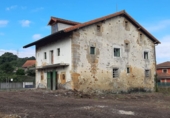 Chalet independiente con terreno en venta en Bárcena de Cicero ref: TR104058 foto
