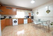 Отдельно стоящий дом с участком на продажу в городе Encinarejo de Córdoba. Фото