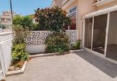 Chalet adosado con terreno en venta en la España, Torrevieja, ref: TR413683 foto