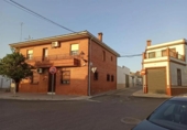 Дом с участком на продажу в городе San Sebastián de los Ballesteros Фото