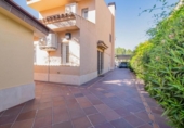 Chalet independiente con terreno en venta en la España, Villa de Otura, ref: TR413733 foto