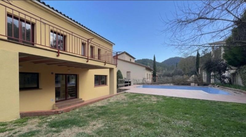 Gerona - Sant Llorenç de la Muga - 553m2