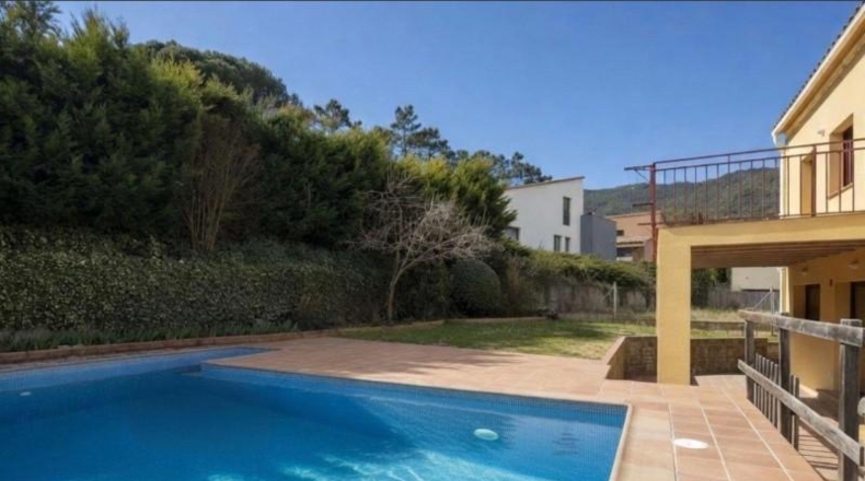 Gerona - Sant Llorenç de la Muga - 553m2