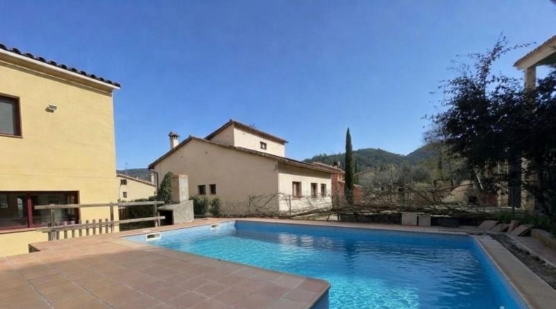 Gerona - Sant Llorenç de la Muga - 553m2