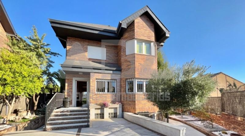 Community of Madrid - Valdemorillo - 1050m2