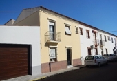 Chalet independiente con terreno en venta en Puebla de la Calzada ref: TR413767 foto