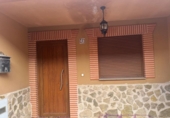 Отдельно стоящий дом с участком на продажу в городе Villanueva de Azoague. Фото