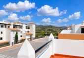 Xalet adossat amb terreny en venda a Estepona ref.: TR232311 foto
